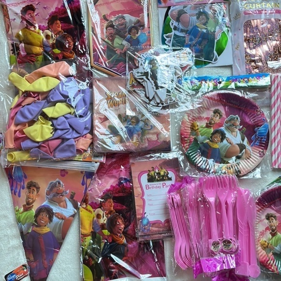 Birthday‎ Party Supplies Set - In a Strange World Theme | Cups, Plates, Decor - Picture 3 of 5
